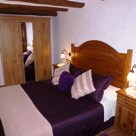 El Moli De Pontons Suites Con Jacuzzi Spa Eksteriør billede