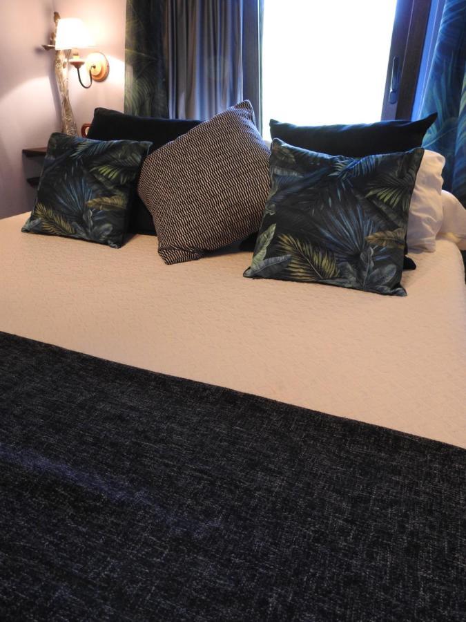 El Moli De Pontons Suites Con Jacuzzi Spa Eksteriør billede