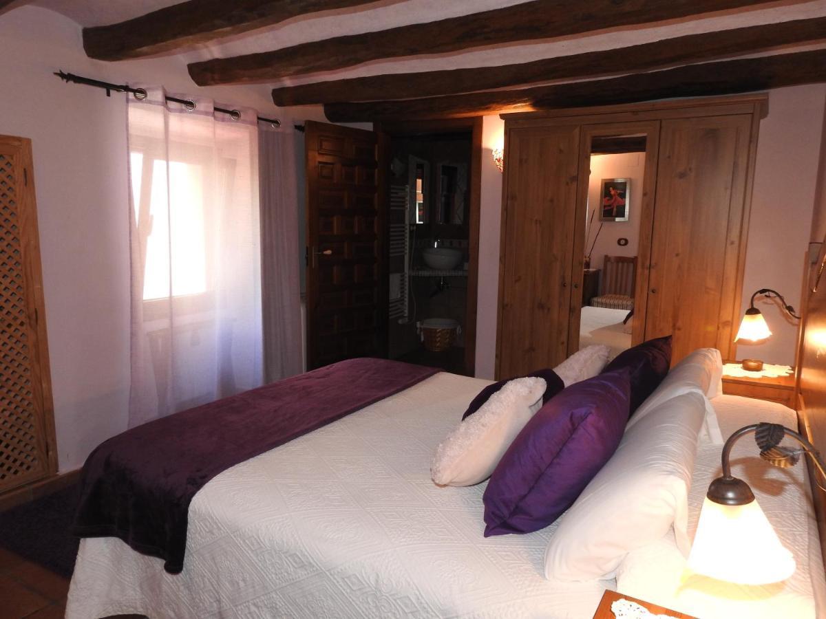 El Moli De Pontons Suites Con Jacuzzi Spa Eksteriør billede