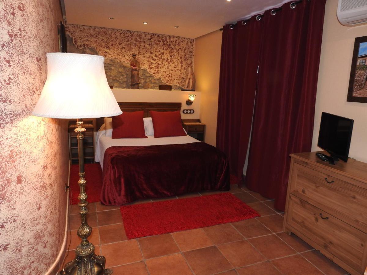 El Moli De Pontons Suites Con Jacuzzi Spa Eksteriør billede
