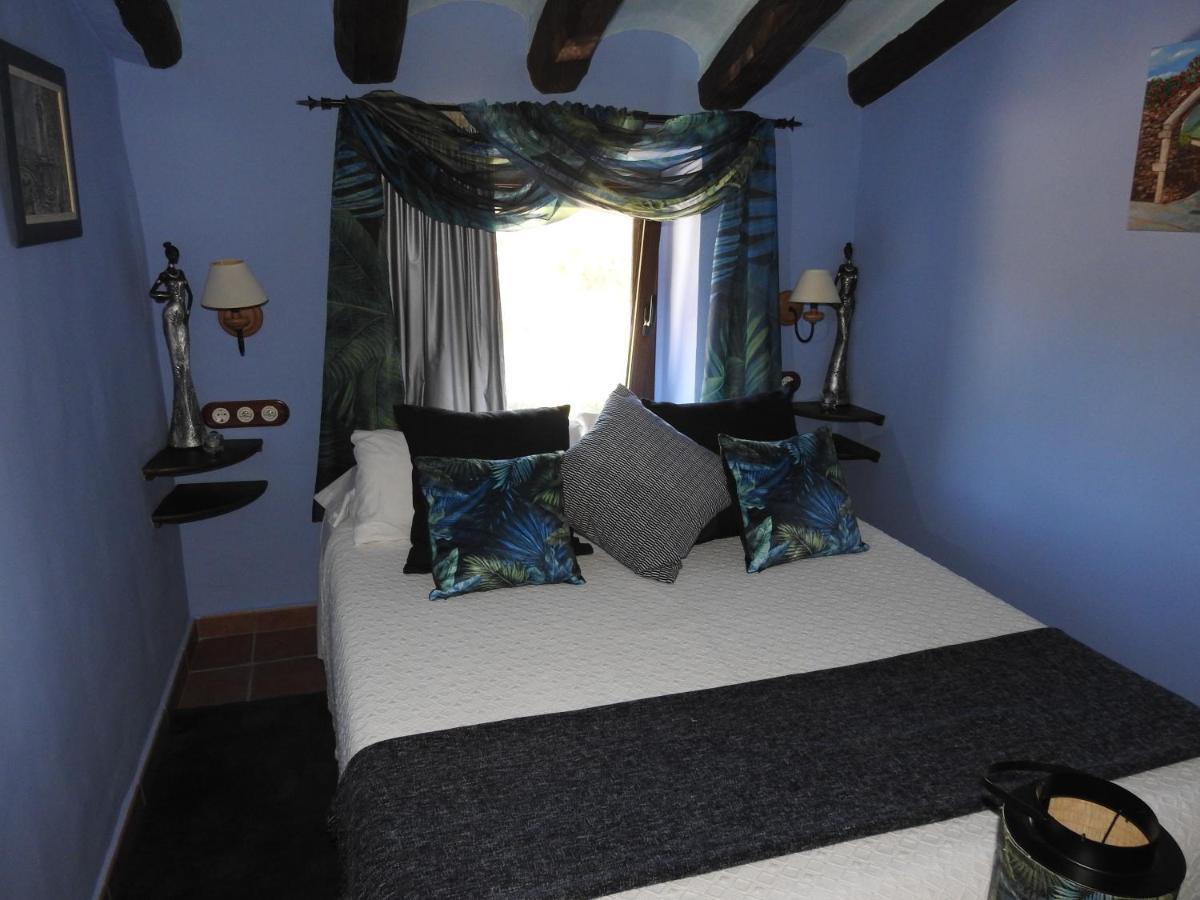 El Moli De Pontons Suites Con Jacuzzi Spa Eksteriør billede