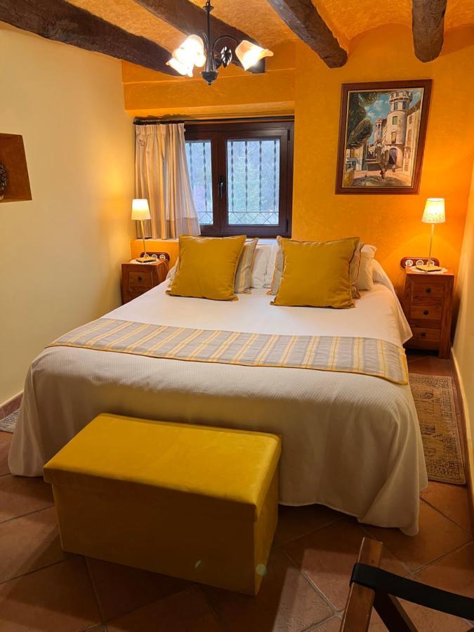 El Moli De Pontons Suites Con Jacuzzi Spa Eksteriør billede