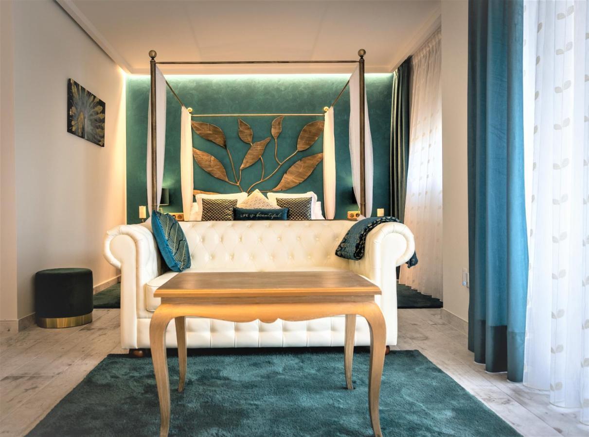 El Moli De Pontons Suites Con Jacuzzi Spa Eksteriør billede