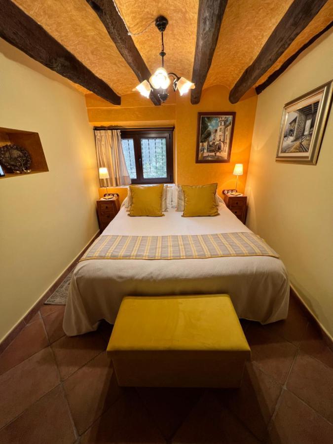El Moli De Pontons Suites Con Jacuzzi Spa Eksteriør billede