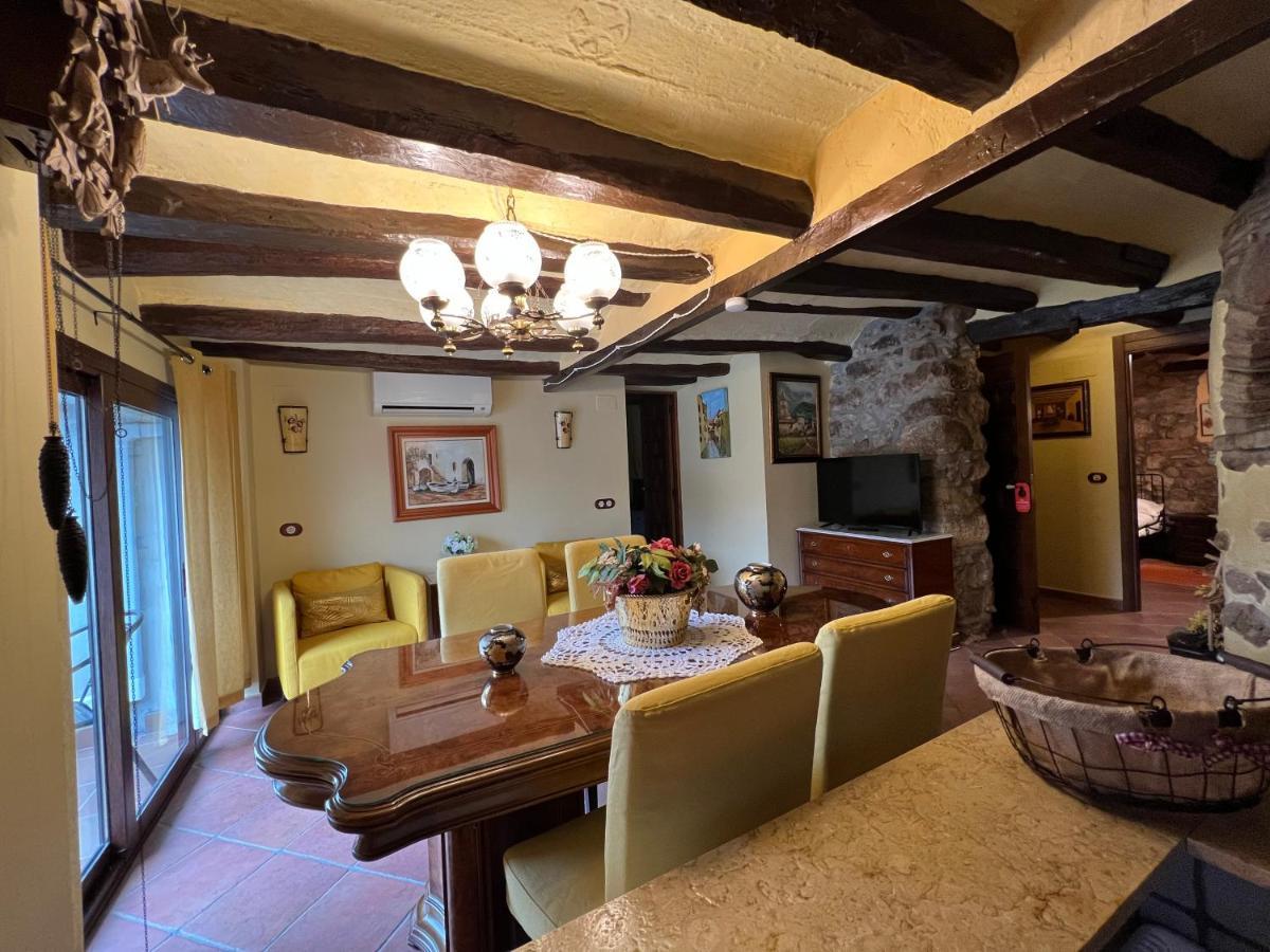 El Moli De Pontons Suites Con Jacuzzi Spa Eksteriør billede