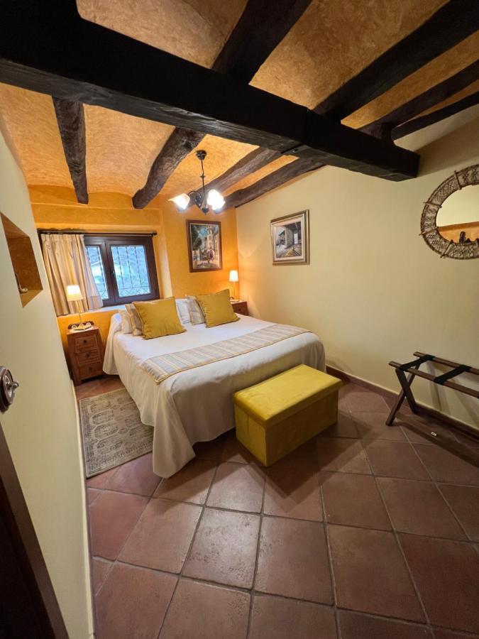 El Moli De Pontons Suites Con Jacuzzi Spa Eksteriør billede