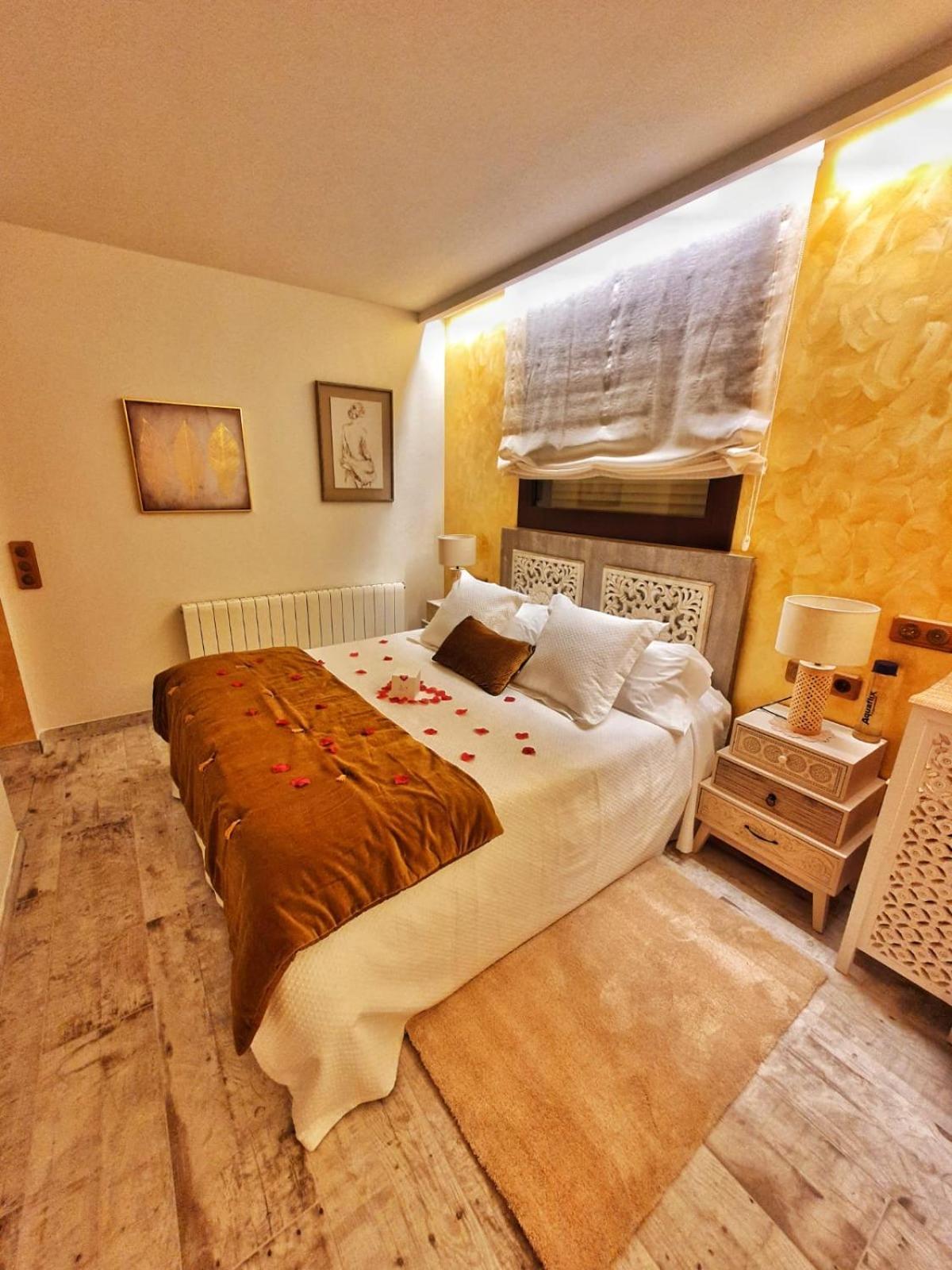 El Moli De Pontons Suites Con Jacuzzi Spa Eksteriør billede
