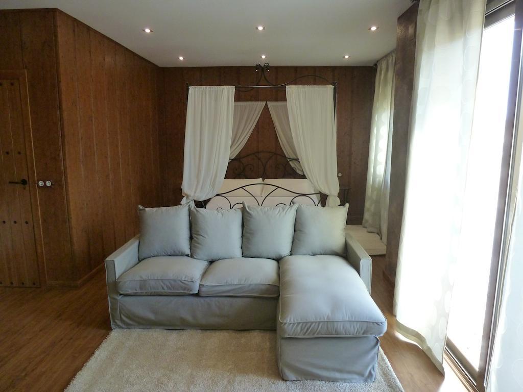 El Moli De Pontons Suites Con Jacuzzi Spa Eksteriør billede
