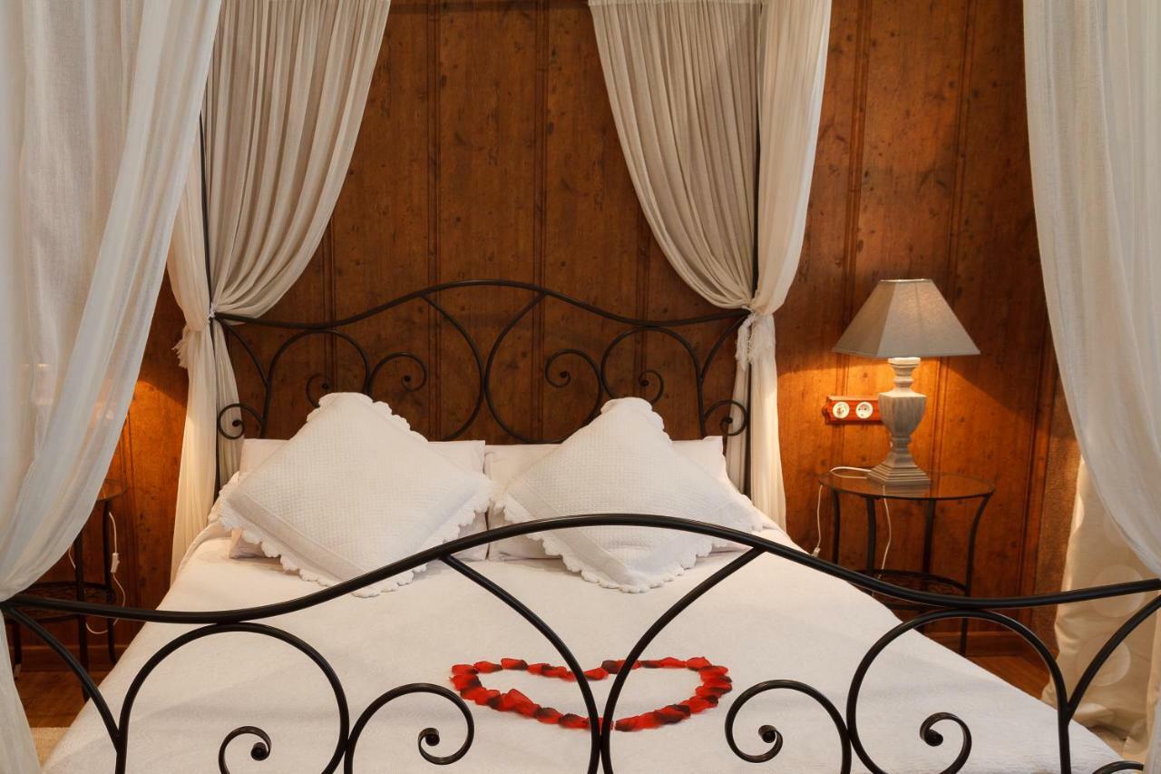 El Moli De Pontons Suites Con Jacuzzi Spa Eksteriør billede