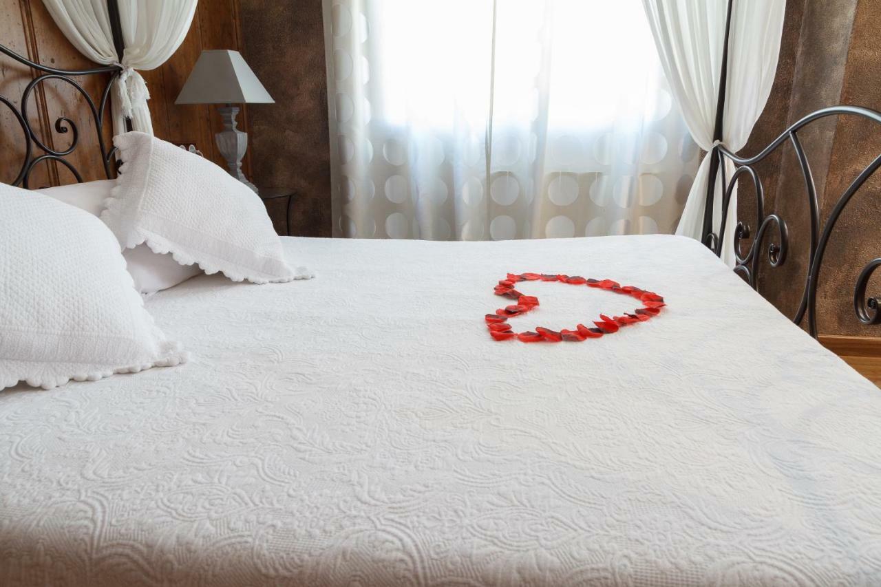 El Moli De Pontons Suites Con Jacuzzi Spa Eksteriør billede