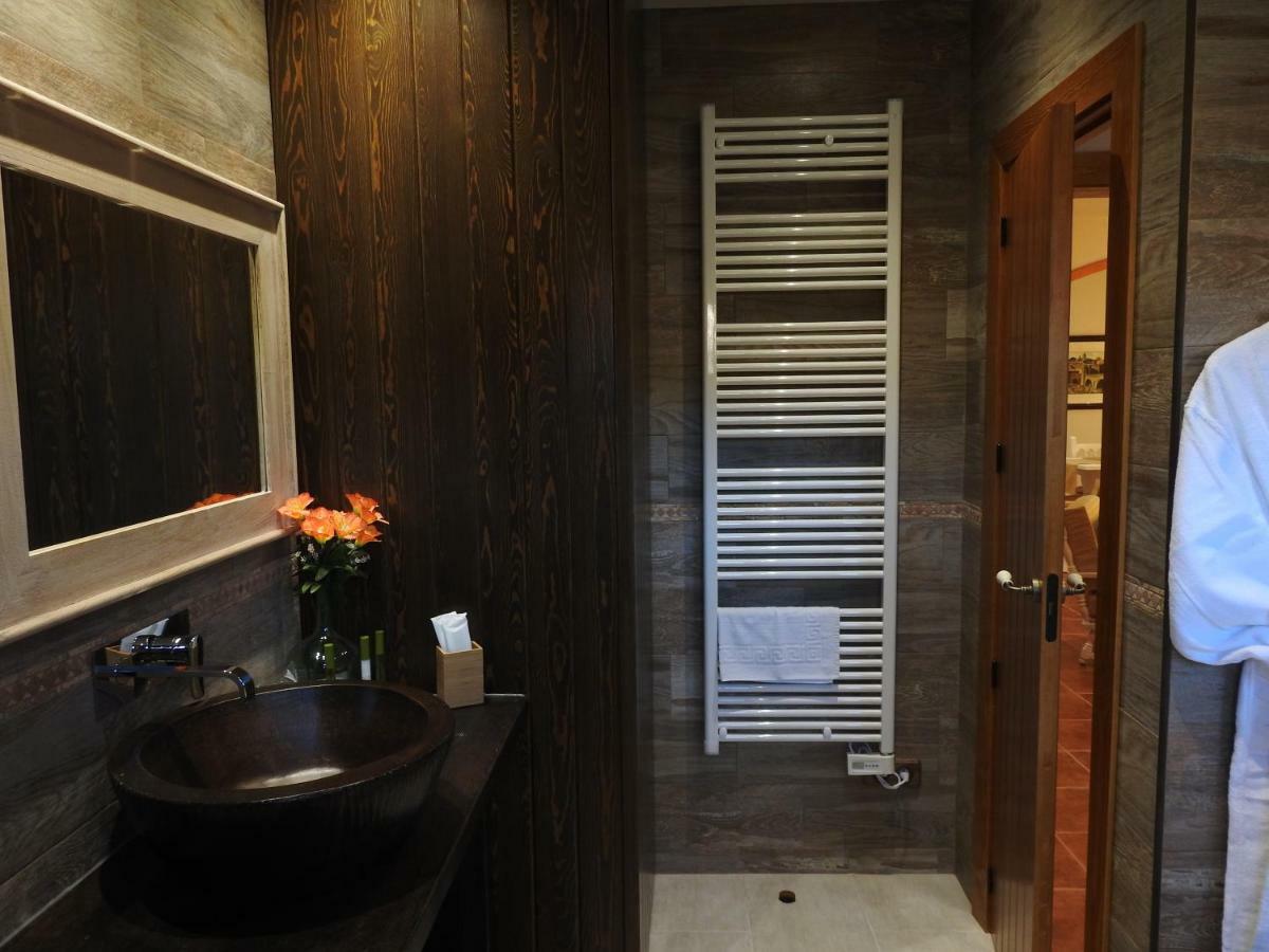 El Moli De Pontons Suites Con Jacuzzi Spa Eksteriør billede