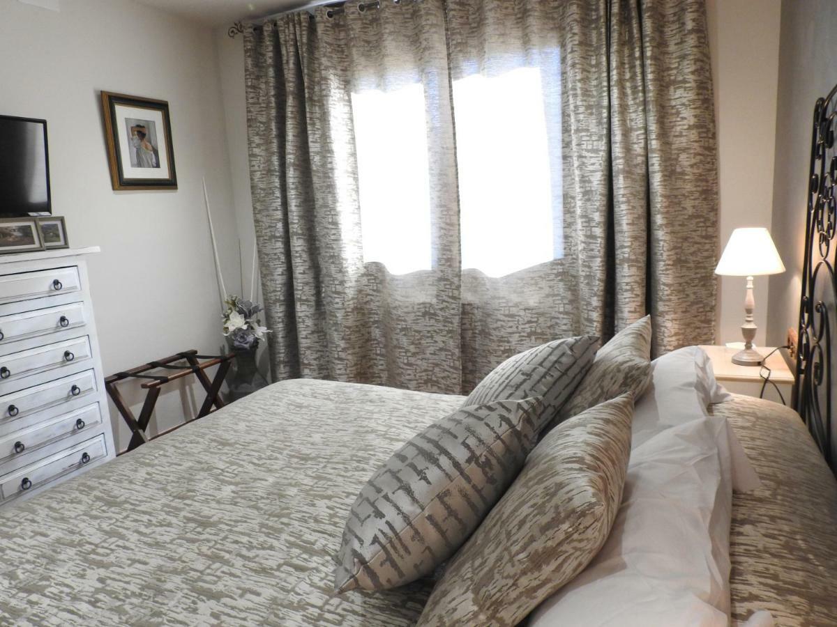 El Moli De Pontons Suites Con Jacuzzi Spa Eksteriør billede